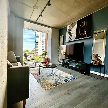 Apartment Captivating 2-bed Skyview In