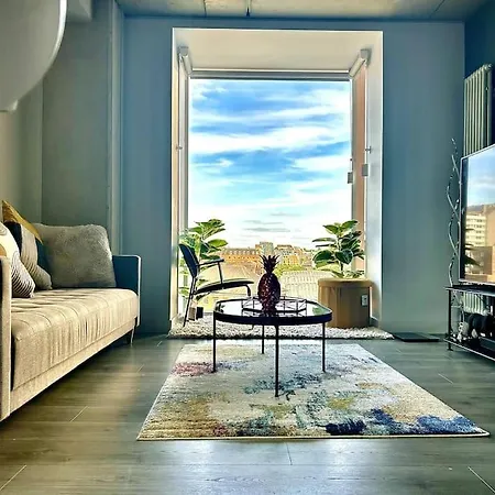 Captivating 2-bed Skyview In Leeds (West Yorkshire)