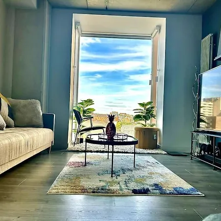 Captivating 2-bed Skyview In