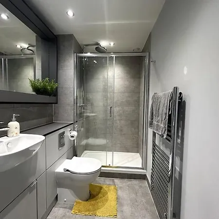 Captivating 2-bed Skyview In Apartment *
