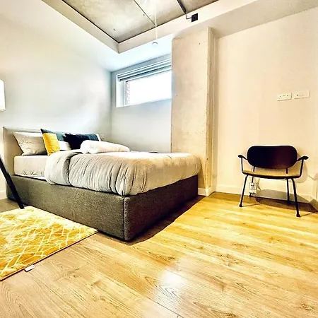 Captivating 2-bed Skyview In Apartment *
