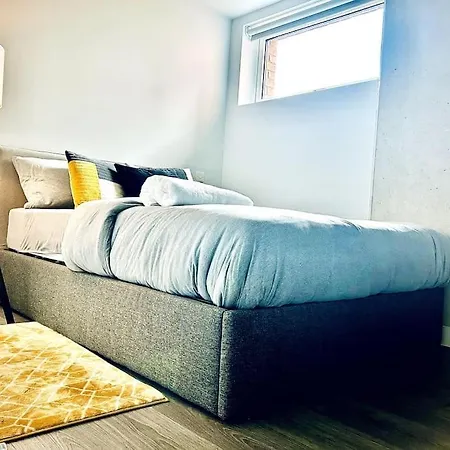 Captivating 2-bed Skyview In Leeds (West Yorkshire)