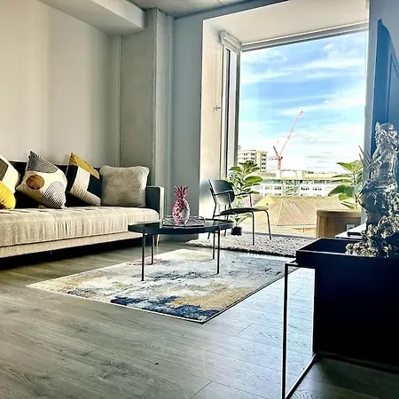 Captivating 2-bed Skyview In Leeds (West Yorkshire)