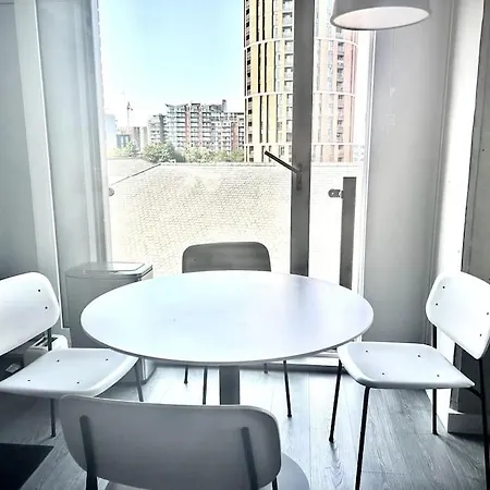 Captivating 2-bed Skyview In Apartment *