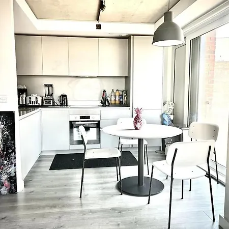 Captivating 2-bed Skyview In *