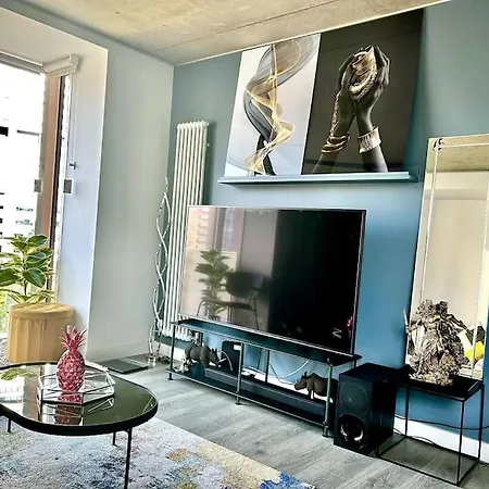 Captivating 2-bed Skyview In Apartment *