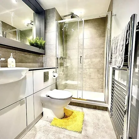 Captivating 2-bed Skyview In Leeds (West Yorkshire)